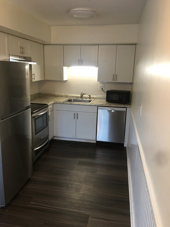 Building Photo - 13 Reliance Ct