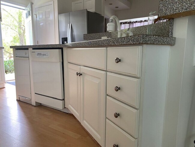 Building Photo - Riverside Drive