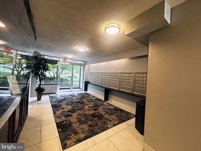 Building Photo - 2059 Huntington Ave