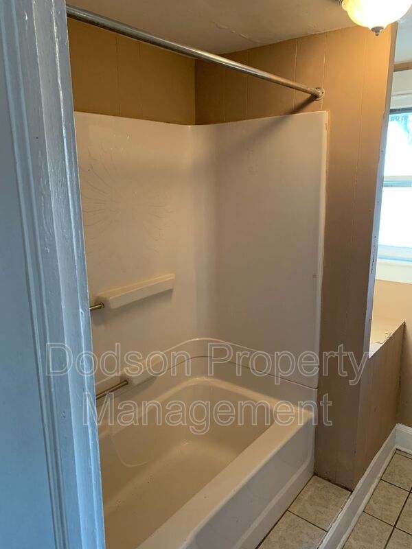 Building Photo - 901 E Nine Mile Rd