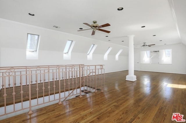 Building Photo - 2675 Glendower Ave