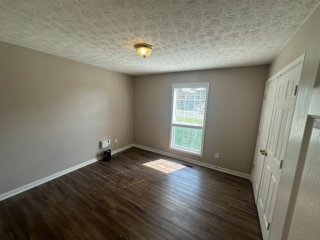 Building Photo - For Lease - 3 Bed, 2 Bath, 1850 Sqft, 0.33 acre lot