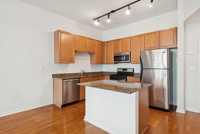 Building Photo - 901 W Madison St