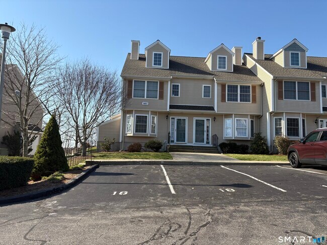 Building Photo - 267 Bridge St