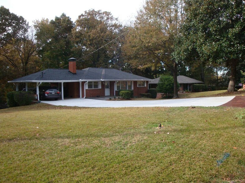 Building Photo - 3820 Orchard Rd SE