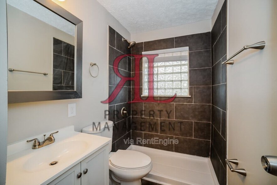 Building Photo - 363 Regents Rd