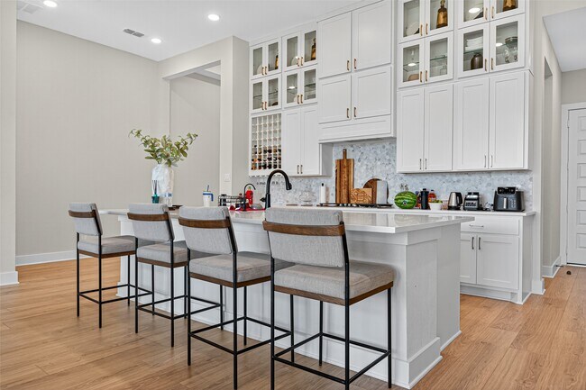 Building Photo - 7727 Pleasant Crst Dr