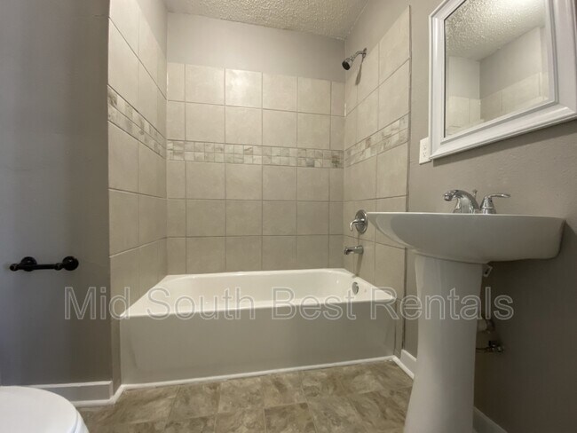 Building Photo - 1575 Rayburn St