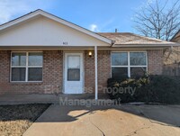 Building Photo - 403 S Elm Ct