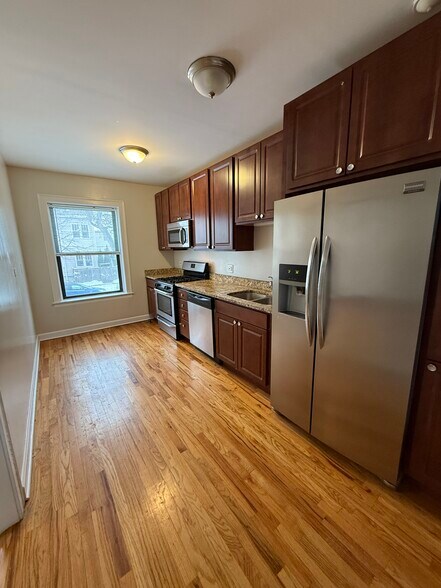 Building Photo - 5069 N Wolcott Ave