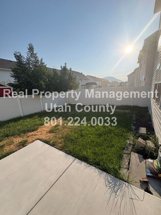 Building Photo - 1354 Dunmore Dr