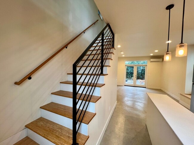 Building Photo - Roomy/Modern Two-Story, 1 Bedroom + Office and 1 Bath Home, Private Patio, Air Conditioning, Wash...