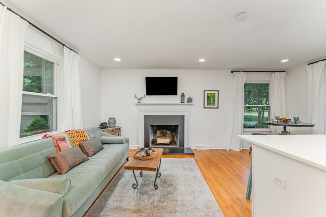 Building Photo - 4014 Sulkirk Rd