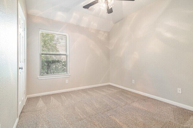 Building Photo - 139 N Hawkhurst Cir