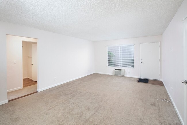 Building Photo - El Cajon 2 Bed/1 Bath in Gated Community with AC, Large Patio, and Parking