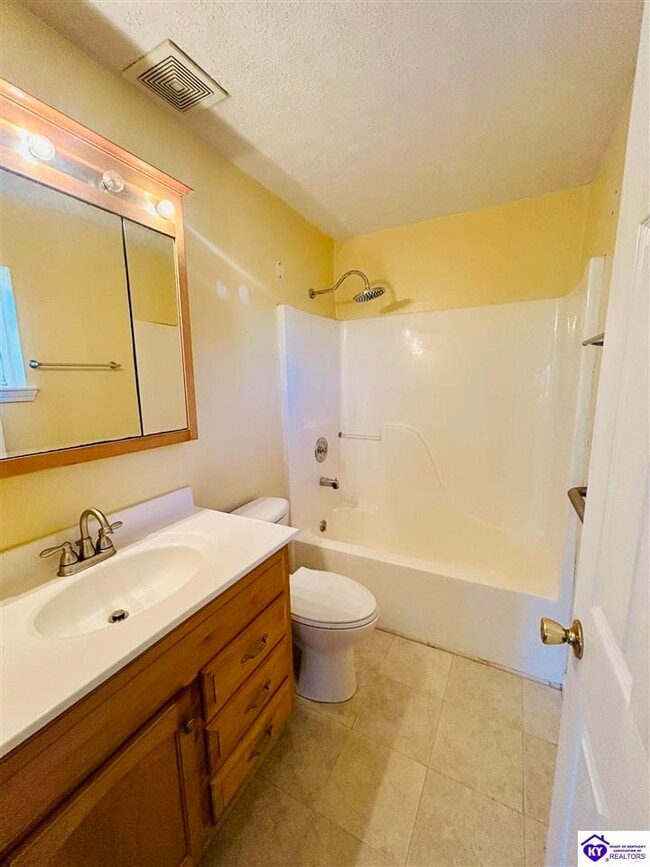 Building Photo - 8146 Hardinsburg Rd