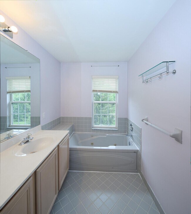 Building Photo - 3604 N Carriage Ct