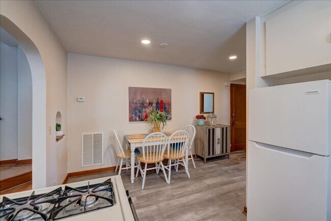 Building Photo - 2632 Stevens St