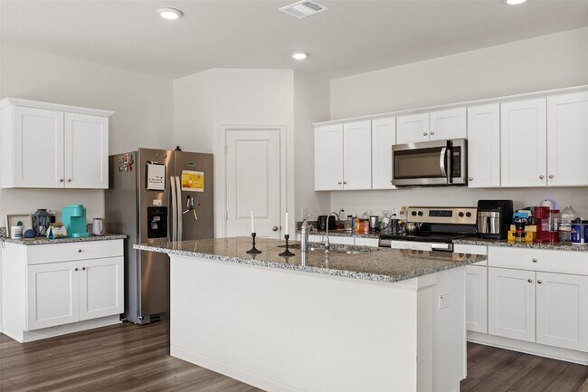 Building Photo - 7826 Pink Dahlia Dr