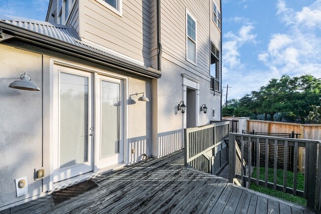 Building Photo - 4005 Woodshire Vlg Ests