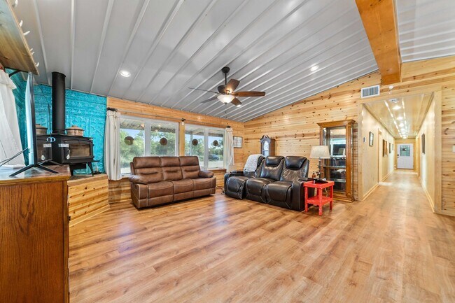 Building Photo - Large Country Home on Acreage with Access to Fishing