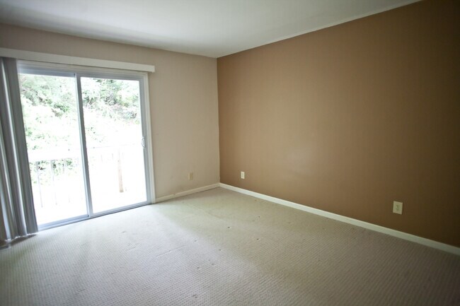 Building Photo - Prime Chapel Hill Living | 2BR Townhouse on MLK Blvd