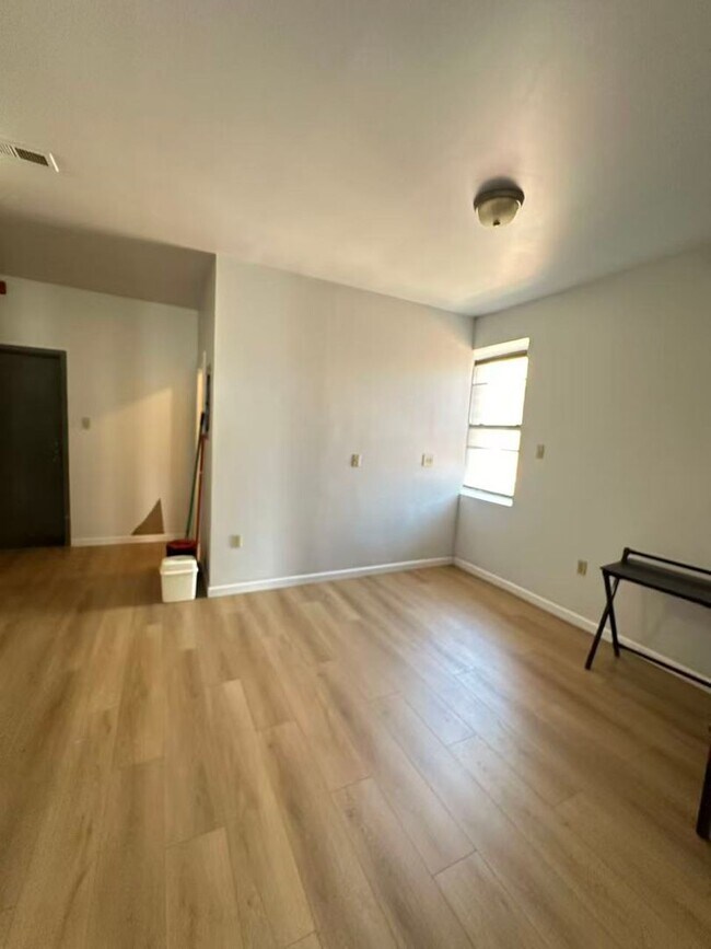 Building Photo - 1001 Arch St