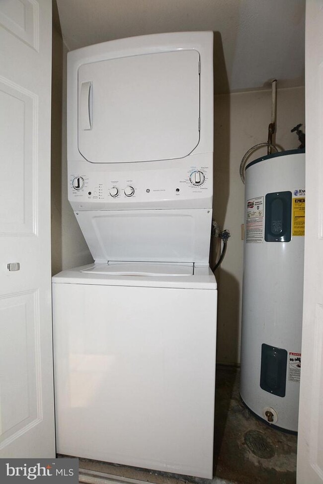 Building Photo - 7621 Provincial Dr