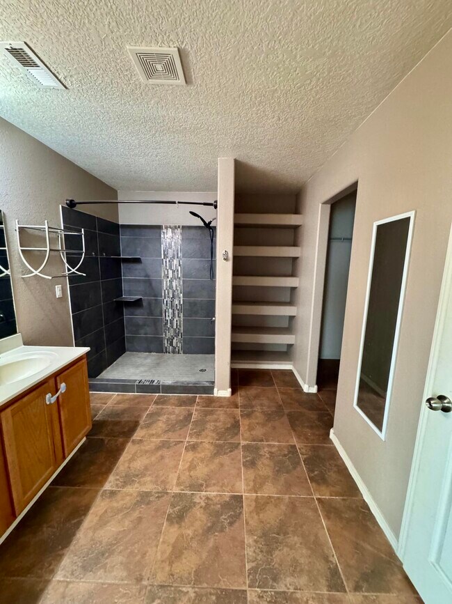 Building Photo - 680 Purple Aster Ave SW