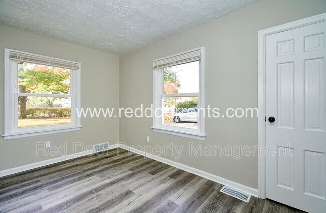 Building Photo - 3907 E 38th St