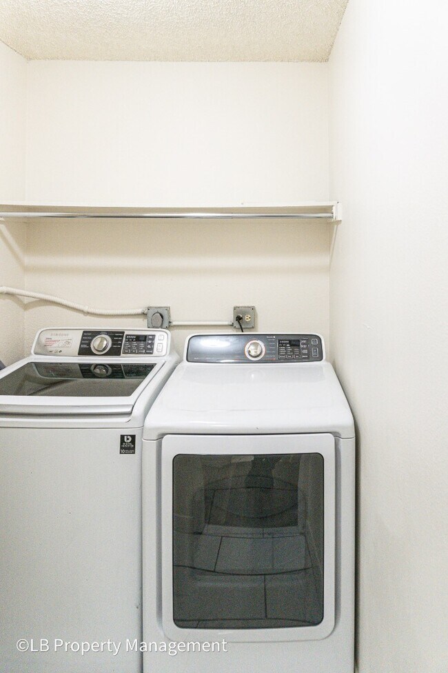 Building Photo - 4643 S Lowell Blvd