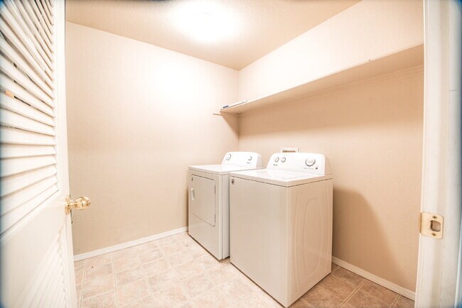 Building Photo - 3080 Mandalay Grove