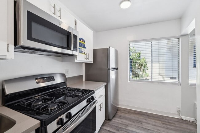 Interior Photo - 1253 Havenhurst Drive