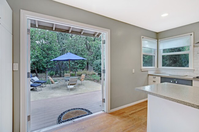 Building Photo - 16943 Hartland St