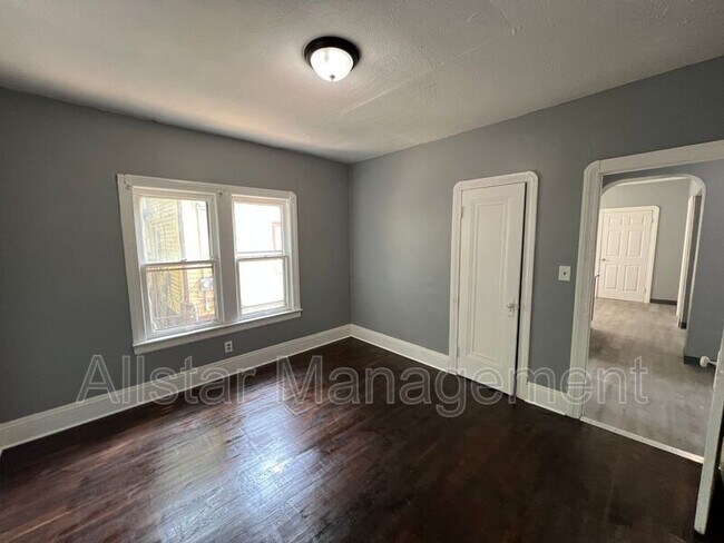 Building Photo - 3257 E 139th St