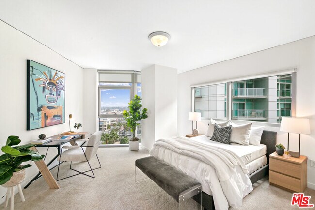 Building Photo - 13650 Marina Pointe Dr