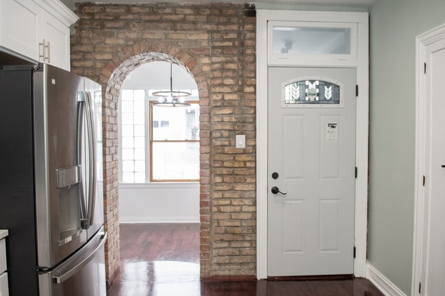 Building Photo - 2026 W McLean Ave