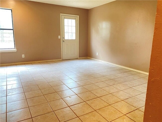 Building Photo - 1408 Christy Dr