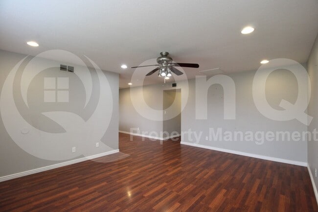 Building Photo - 2522 E Don Carlos Ave