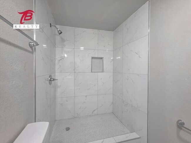 Building Photo - Charming and Newly Renovated 4-Bedroom Hom...