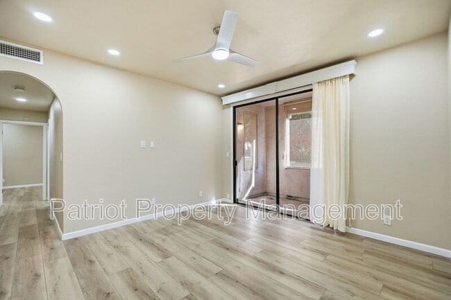 Building Photo - 9708-9708 E Vía Linda