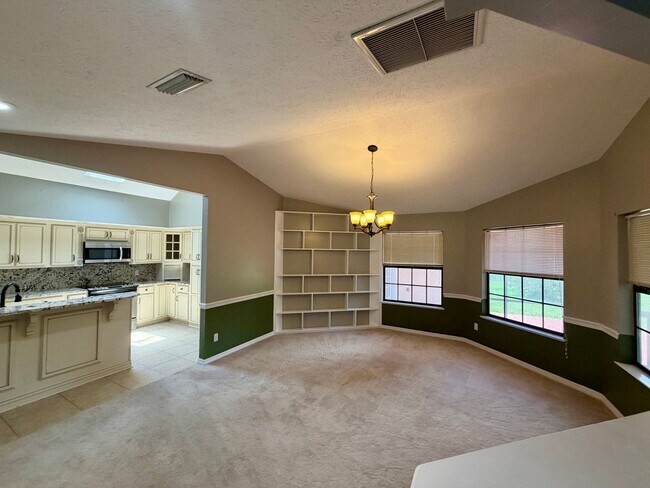 Building Photo - 604 Mallory Dr