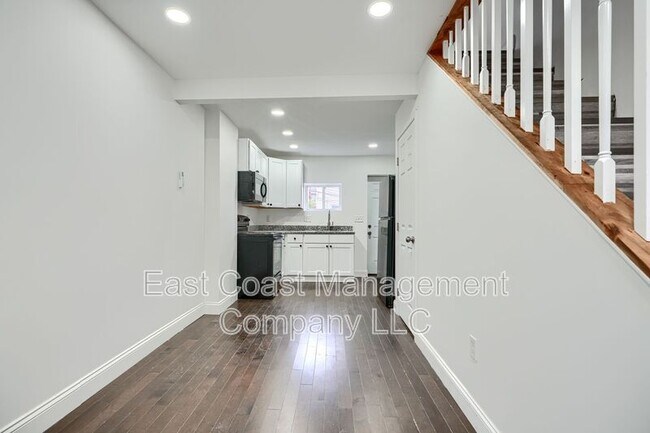 Building Photo - 515 Archer St