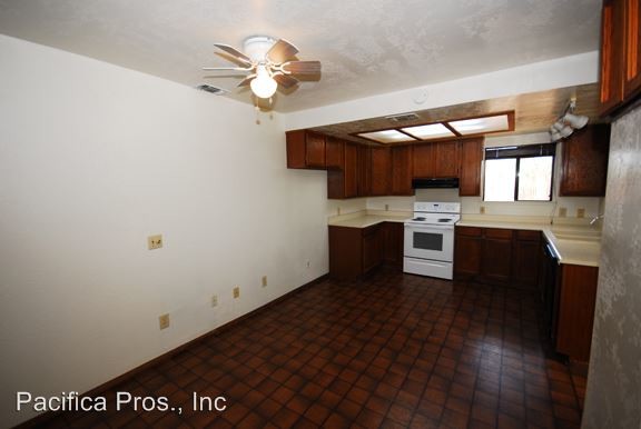 Building Photo - 7521 Kalamazoo Dr