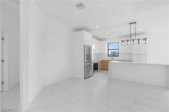 Building Photo - 2001 NW 25th Ave