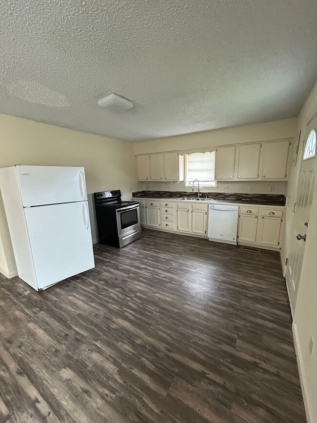 Building Photo - 1551 AR-247