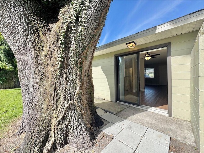 Building Photo - 1814 3rd St SE