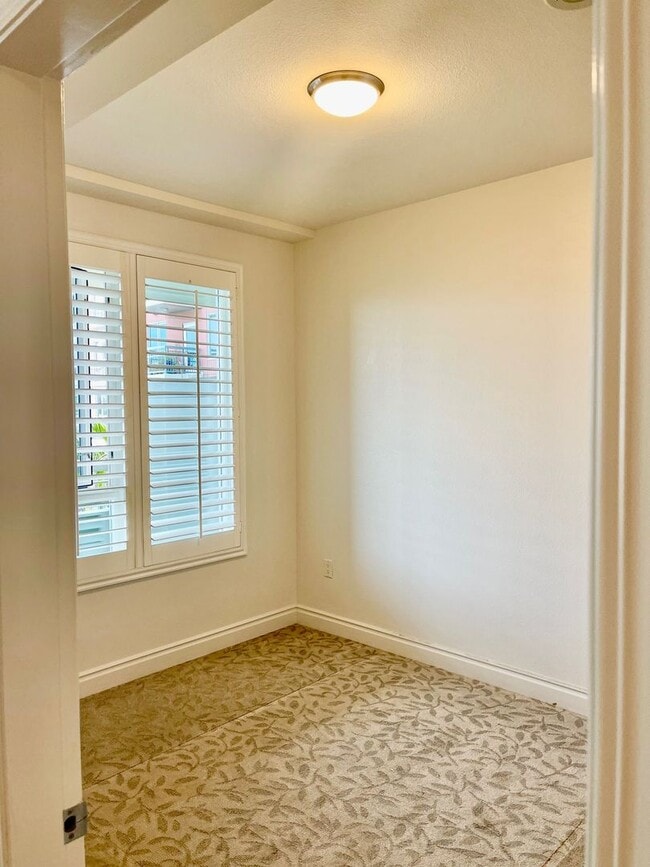 Building Photo - Live in the Heart of Little Italy at La Vita — 1 Bed / 1 Bath Condo with Parking, Laundry & Resor...