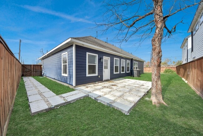 Building Photo - 2311 Canfield St