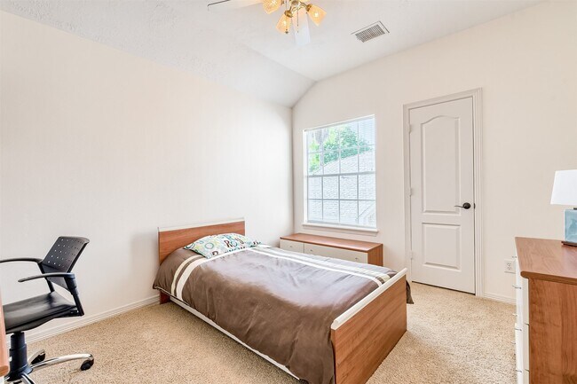 Building Photo - 13515 N Tracewood Bend